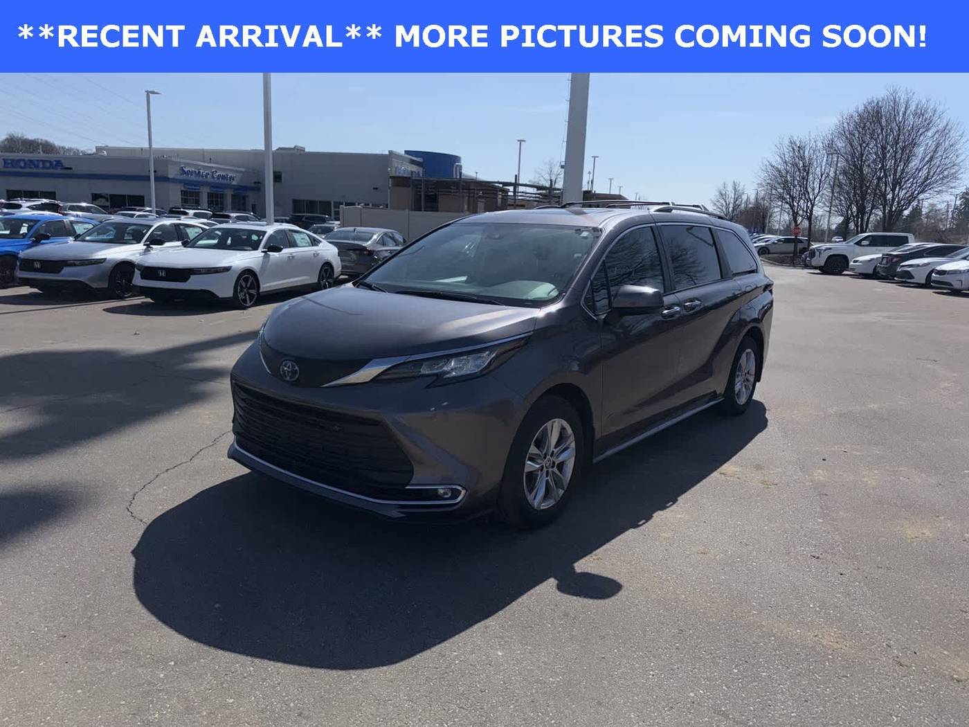 2022 Toyota Sienna XLE — Minivan — 47,438 mi — Farmington Hills, MI