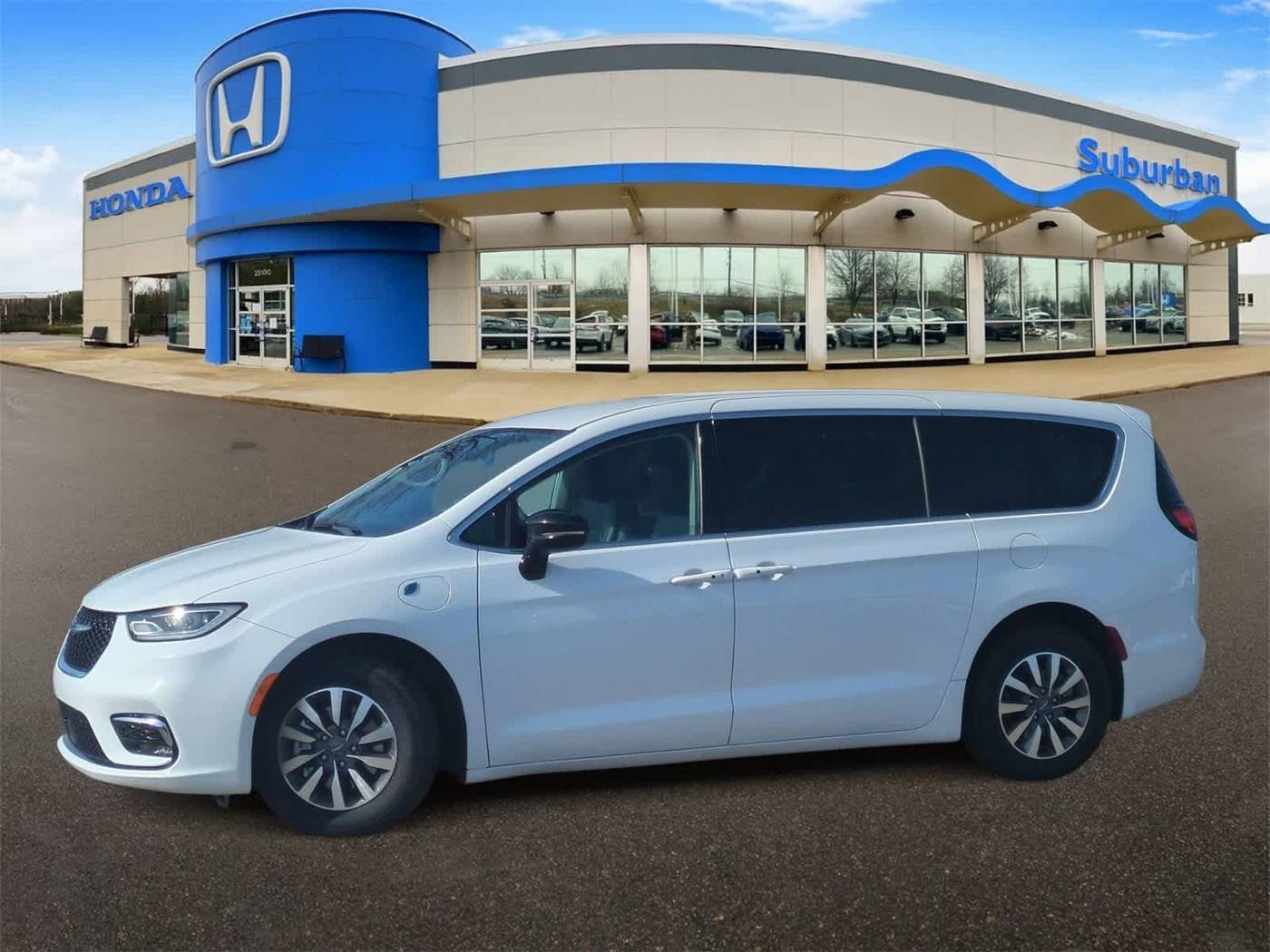 2024 Chrysler Pacifica Hybrid Select — Minivan — 12,868 mi — Farmington Hills, MI