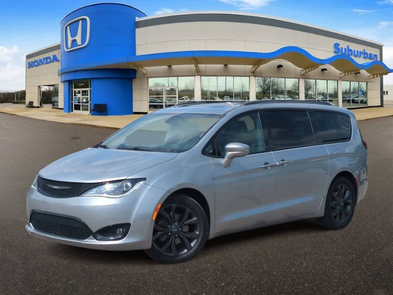 2018 Chrysler Pacifica Limited — Minivan — 61,375 mi — Farmington Hills, MI