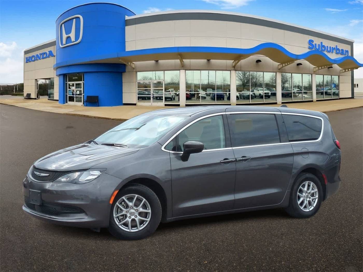 2023 Chrysler Voyager LX — Minivan — 32,697 mi — Farmington Hills, MI