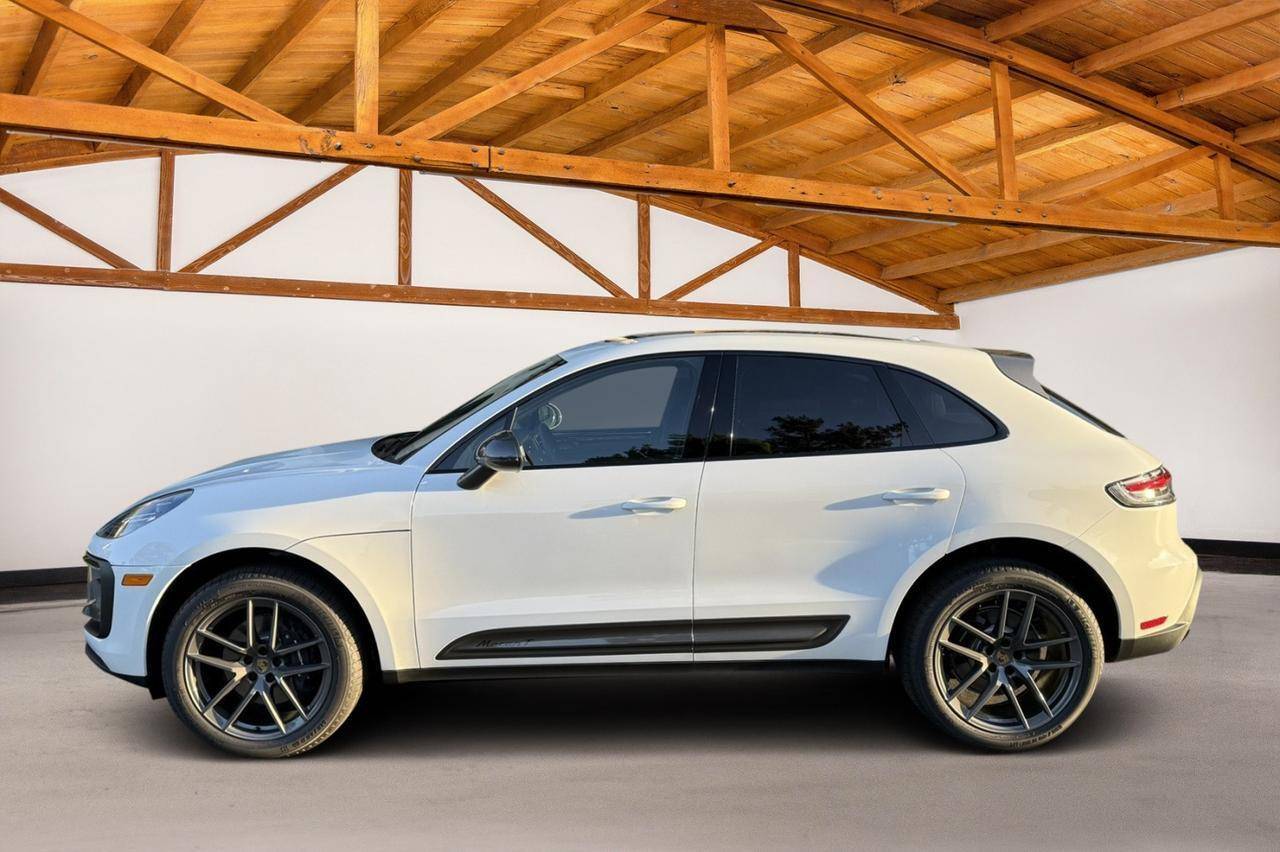 2025 Porsche Macan T — SUV — 751 mi — Newport Beach, CA