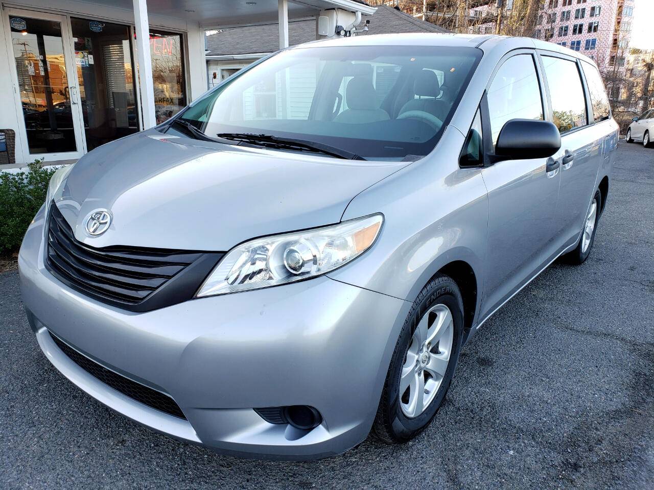 2012 Toyota Sienna Base — Minivan — 85,820 mi — Fairfax, VA