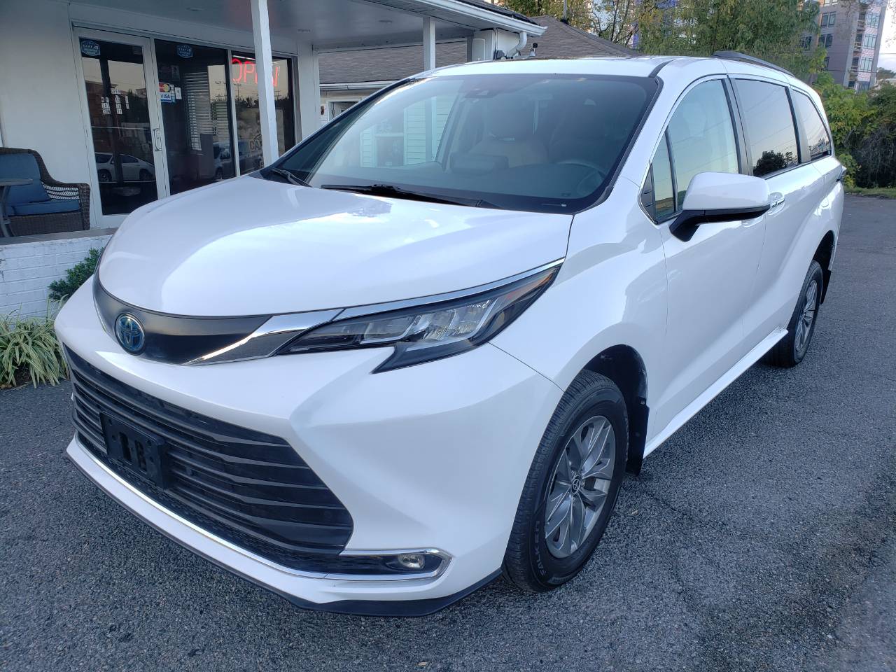 2022 Toyota Sienna XLE — Minivan — 79,566 mi — Fairfax, VA
