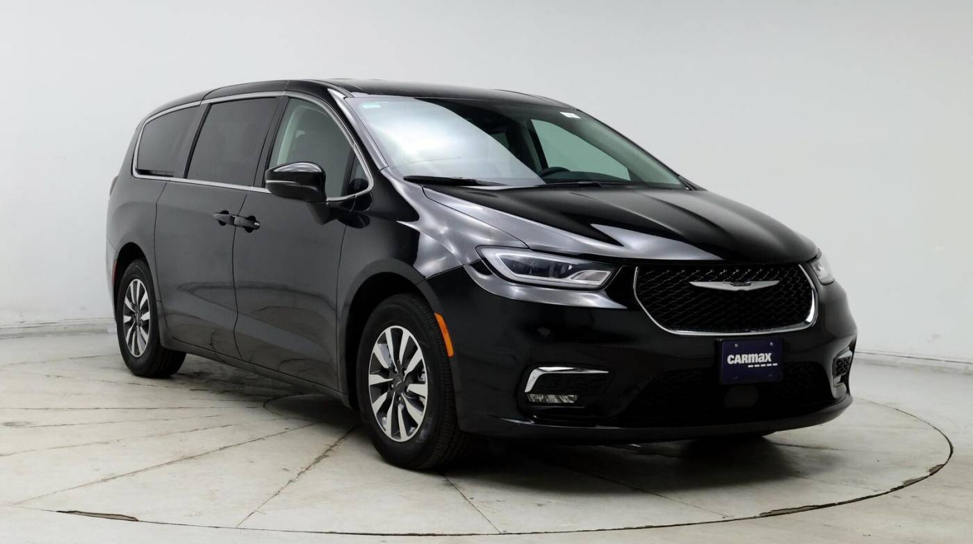 2023 Chrysler Pacifica Hybrid Touring L — Minivan — 8,812 mi — Parker, CO