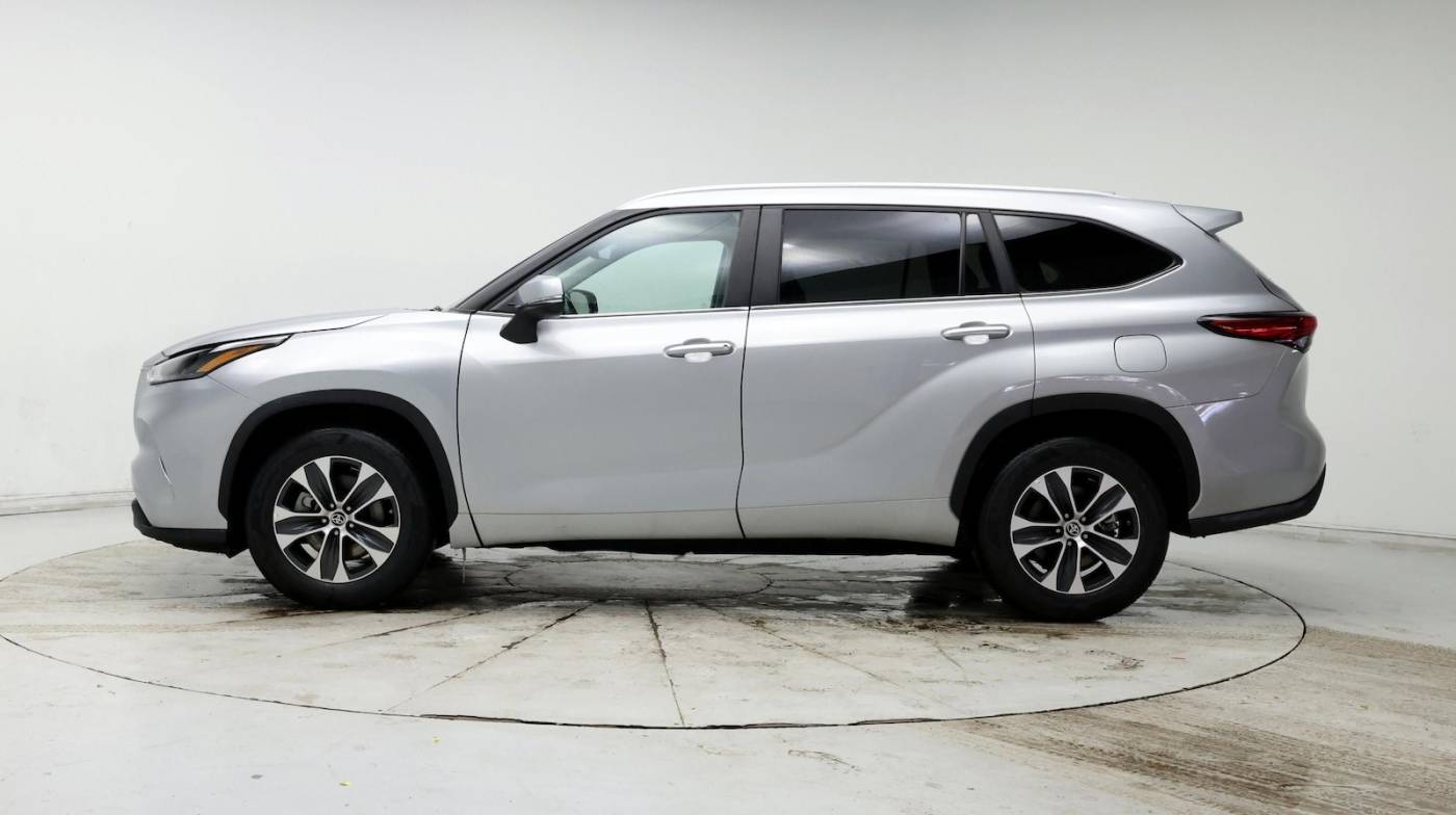 2023 Toyota Highlander XLE — SUV — 29,879 mi — Parker, CO