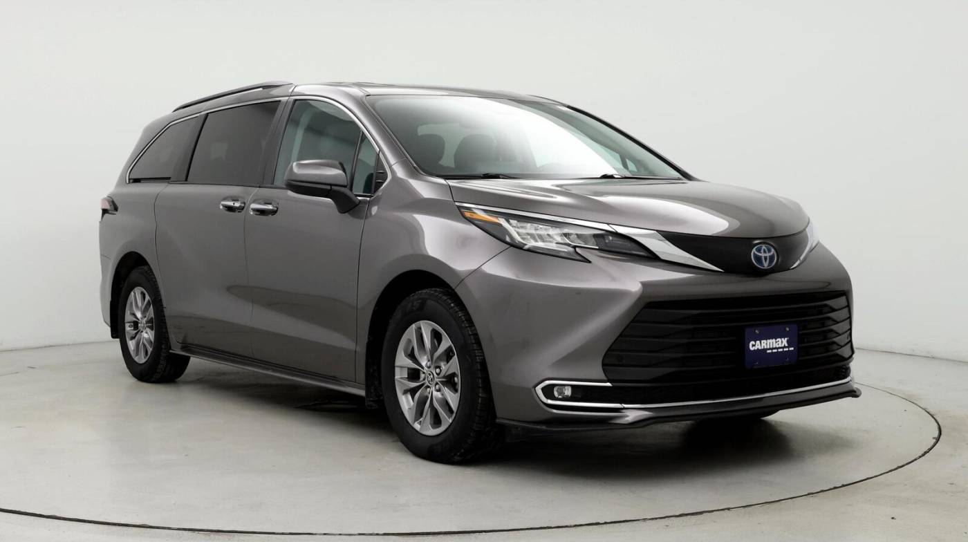 2022 Toyota Sienna XLE — Minivan — 58,629 mi — Loveland, CO