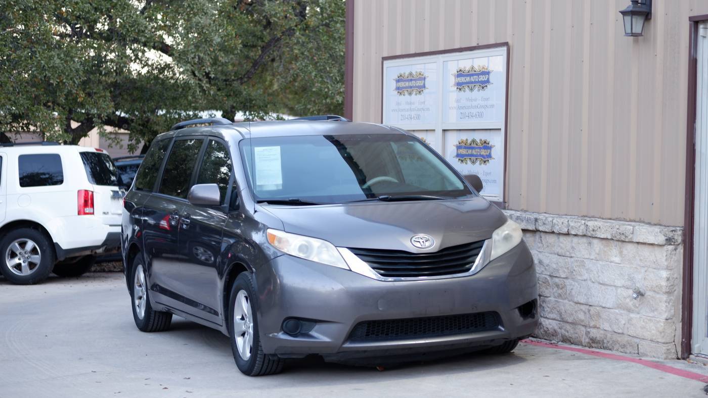 2013 Toyota Sienna LE — Minivan — 173,116 mi — San Antonio, TX