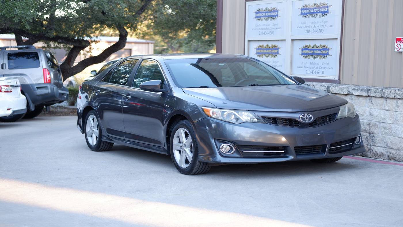 2014 Toyota Camry SE — Sedan — 216,599 mi — San Antonio, TX