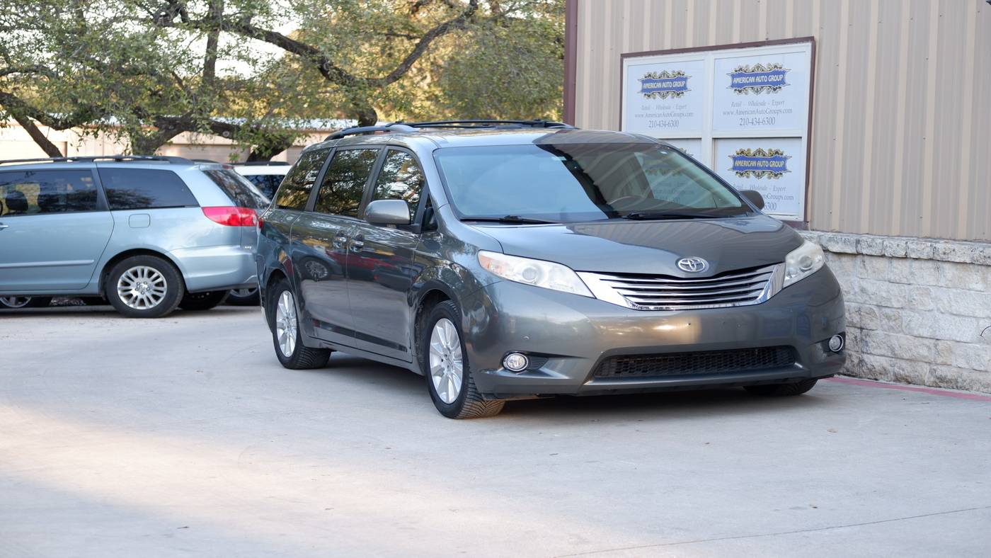 2011 Toyota Sienna XLE — Minivan — 215,763 mi — San Antonio, TX