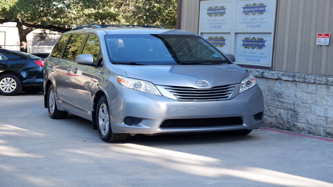 2015 Toyota Sienna LE — Minivan — 186,397 mi — San Antonio, TX