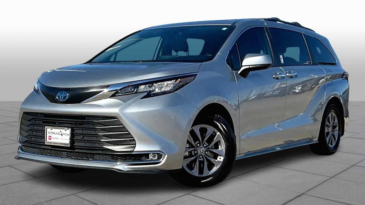 2023 Toyota Sienna XLE — Minivan — 28,024 mi — Richmond, TX
