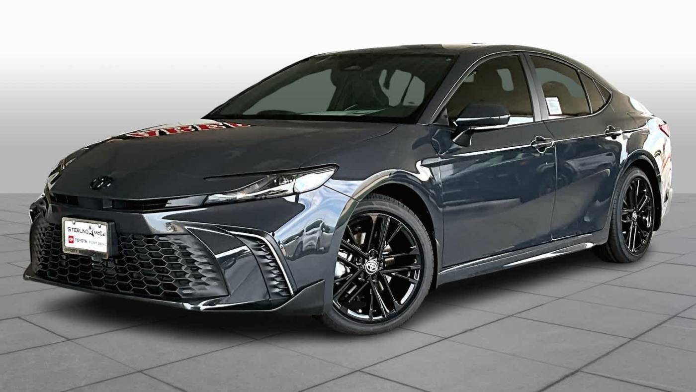 2025 Toyota Camry Hybrid SE — Sedan — 26,763 mi — Richmond, TX