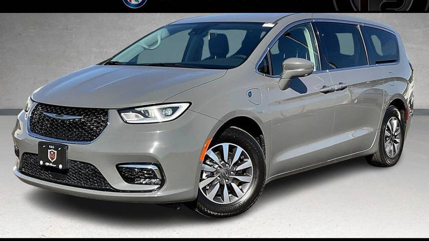 2022 Chrysler Pacifica Hybrid Touring L — Minivan — 41,823 mi — San Diego, CA