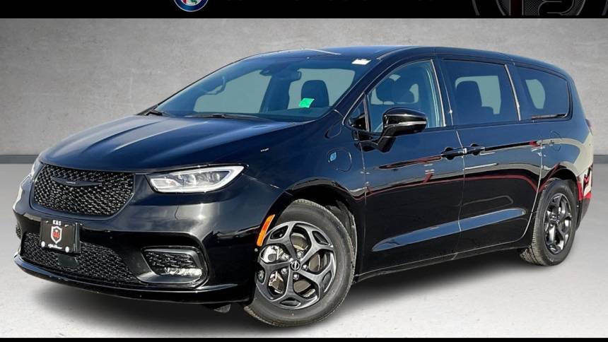 2022 Chrysler Pacifica Hybrid Touring L — Minivan — 62,512 mi — San Diego, CA