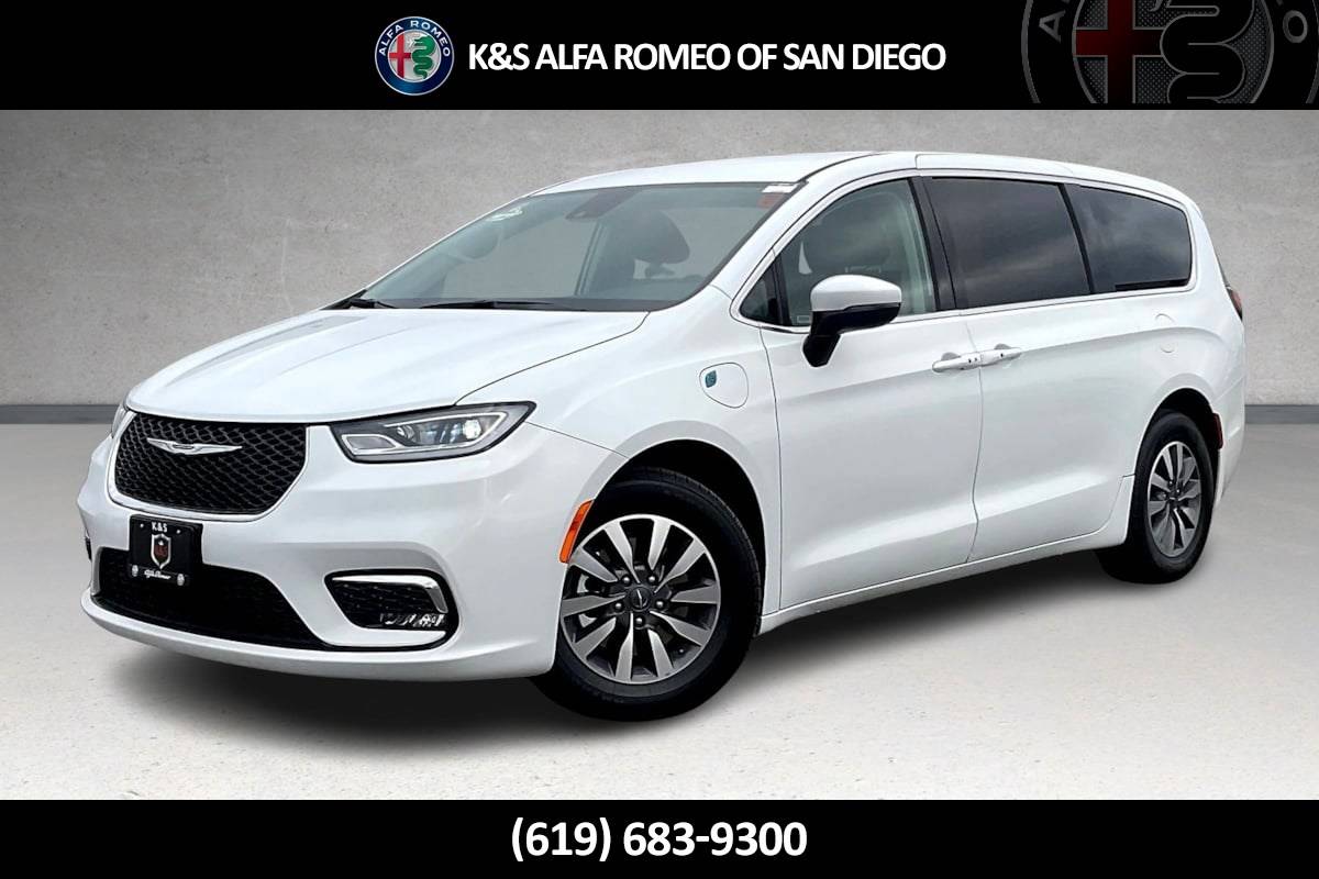 2023 Chrysler Pacifica Hybrid Touring L — Minivan — 28,710 mi — San Diego, CA