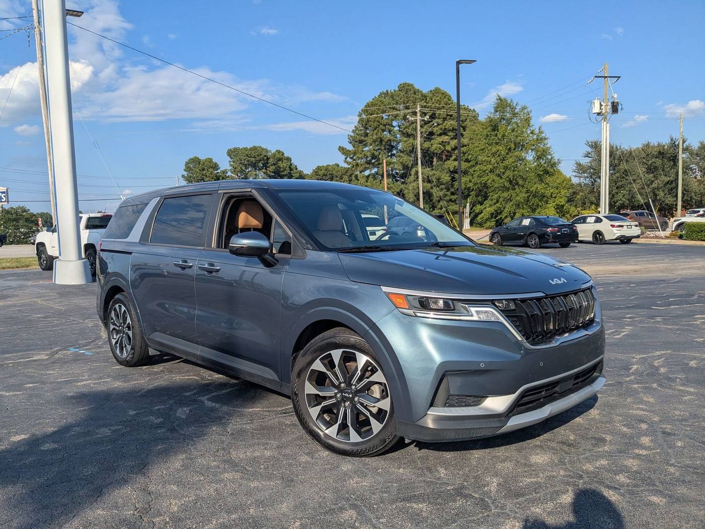 2024 Kia Carnival EX — Minivan — 24,952 mi — Henderson, NC
