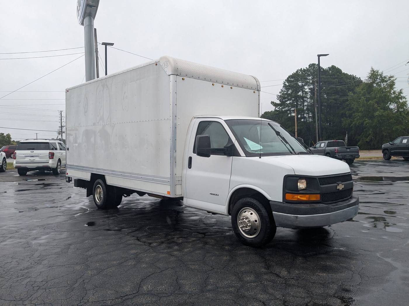 2017 Chevrolet Express Commercial Cutaway 4500 — Chassis Cab Truck — 98,768 mi — Henderson, NC