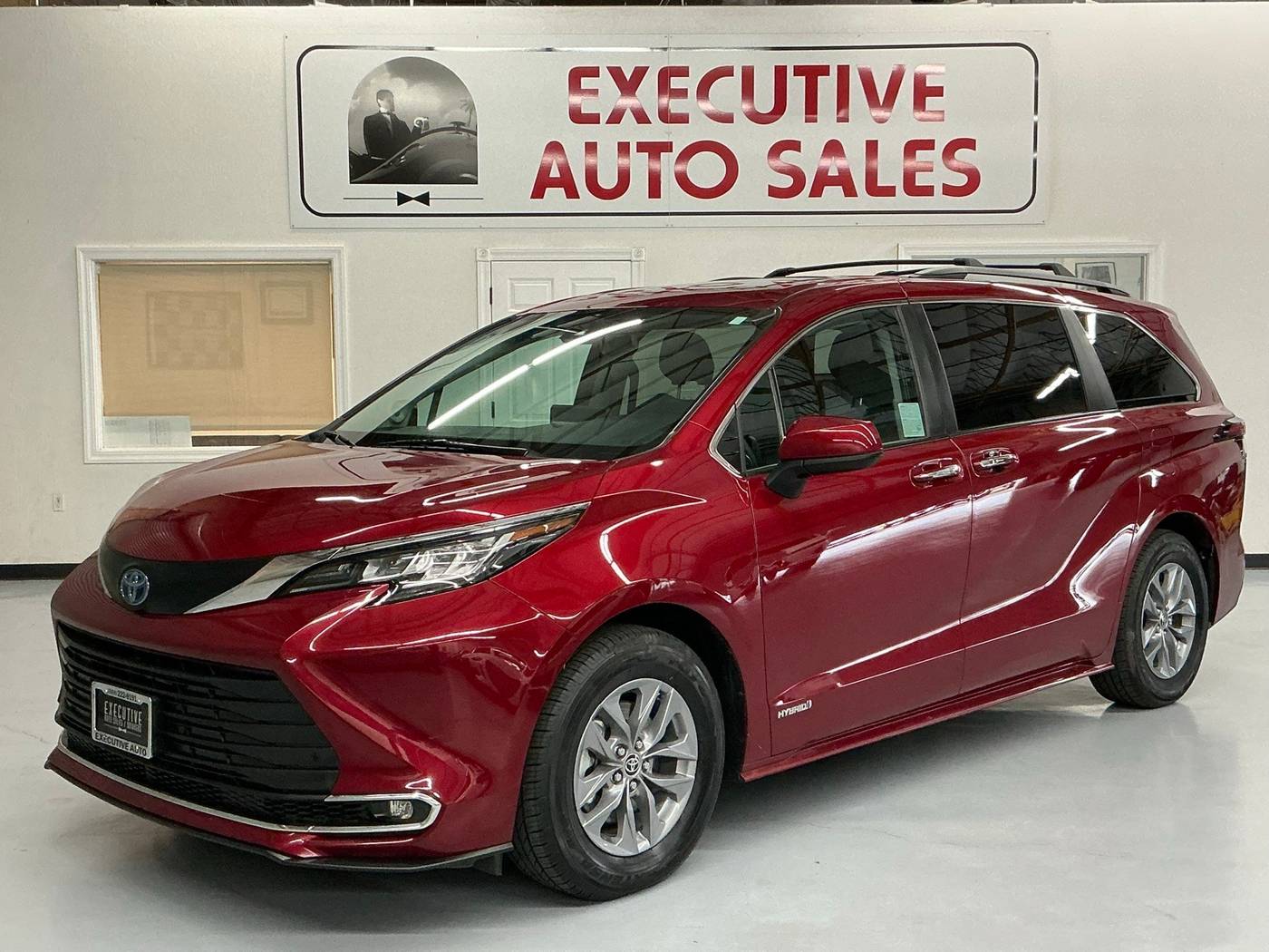 2021 Toyota Sienna XLE — Minivan — 52,322 mi — Fresno, CA