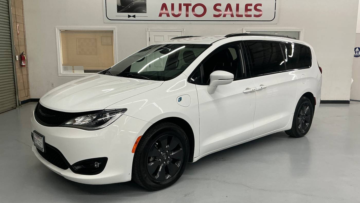2020 Chrysler Pacifica Hybrid Limited — Minivan — 41,044 mi — Fresno, CA