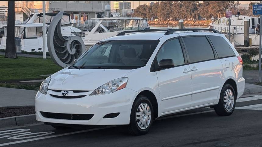 2007 Toyota Sienna LE — Minivan — 135,917 mi — Alameda, CA