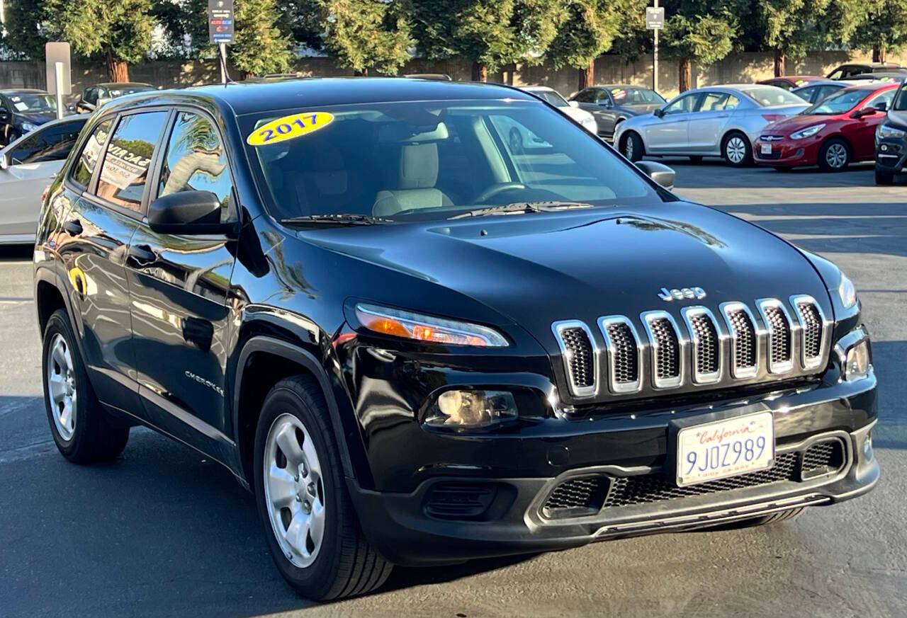 2017 Jeep Cherokee Sport — SUV — 111,081 mi — Davis, CA