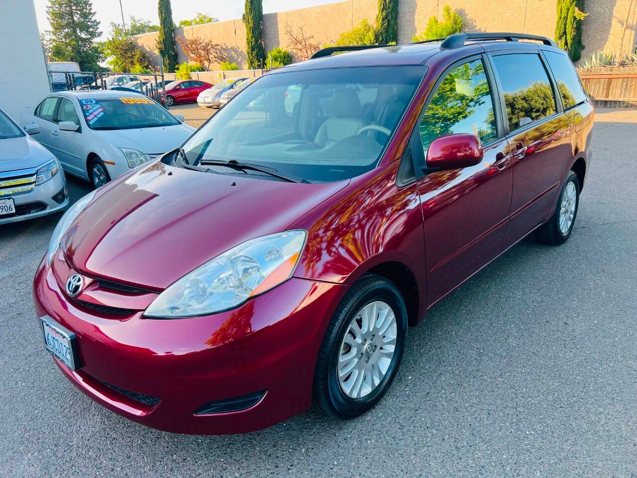 2010 Toyota Sienna XLE — Minivan — 74,171 mi — Citrus Heights, CA