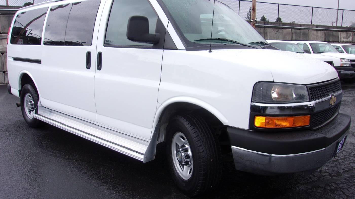2015 Chevrolet Express Passenger LT — Passenger Van — 92,734 mi — Milwaukie, OR