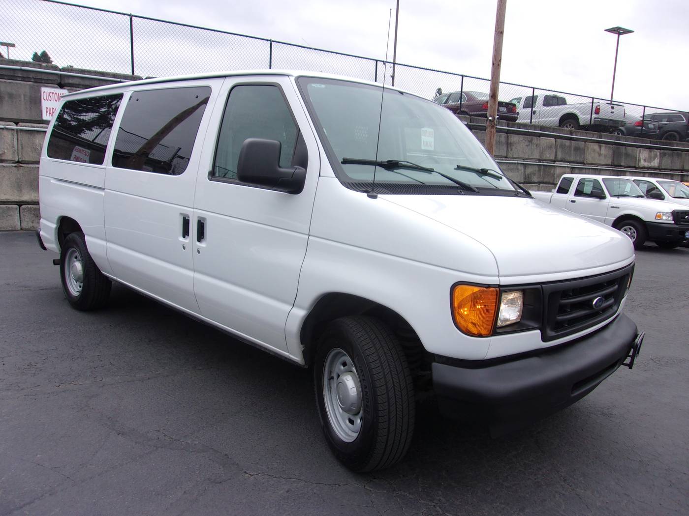 2006 Ford Econoline Wagon E-150 XL — Passenger Van — 129,000 mi — Milwaukie, OR