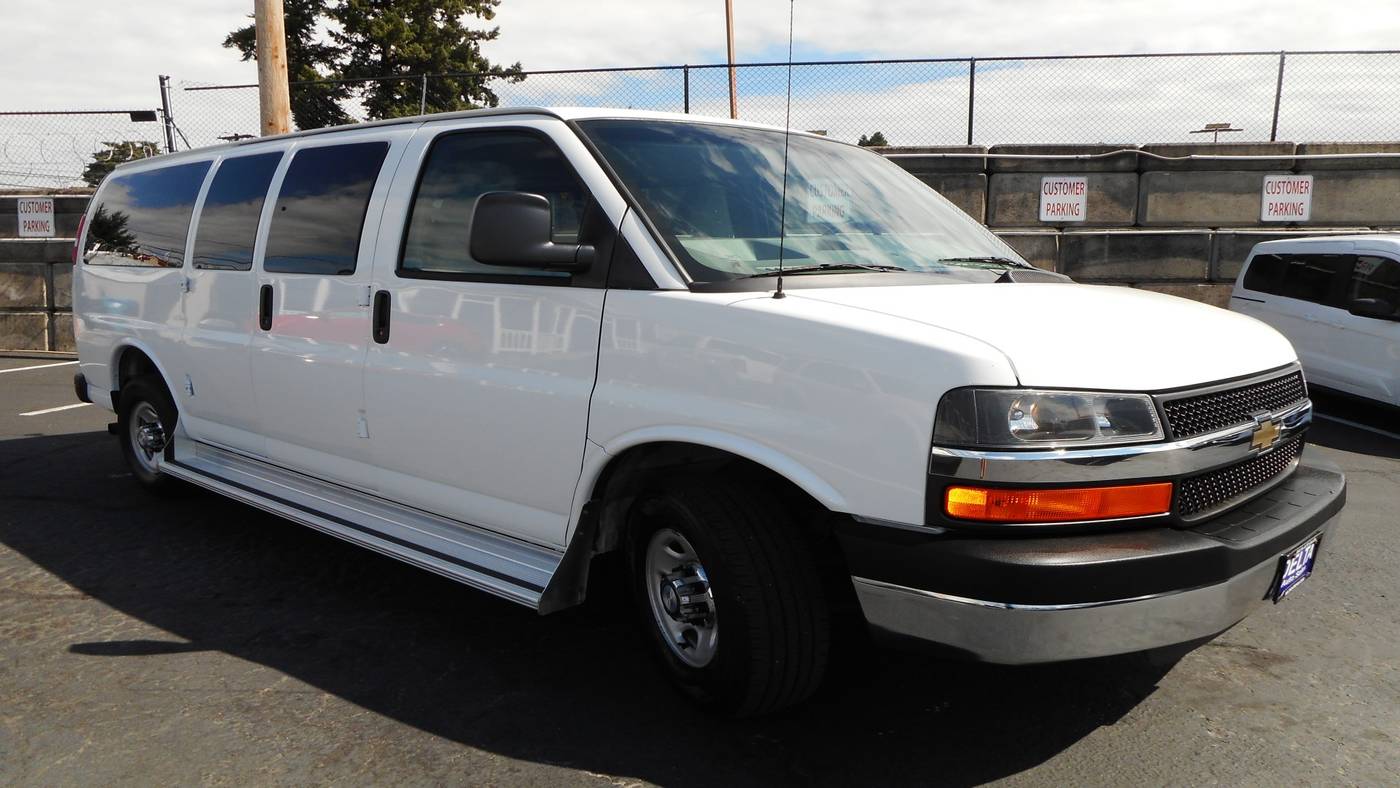2016 Chevrolet Express Passenger LT — Passenger Van — 86,600 mi — Milwaukie, OR