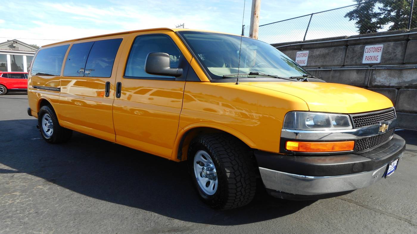 2014 Chevrolet Express Passenger LT — Passenger Van — 96,420 mi — Milwaukie, OR