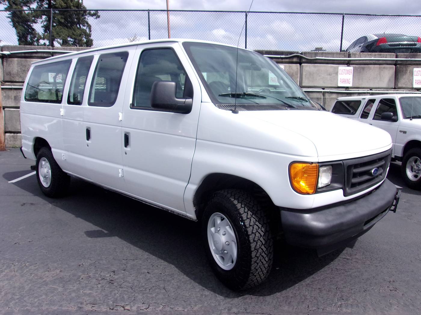 2007 Ford Econoline Wagon E-150 XL — Passenger Van — 51,826 mi — Milwaukie, OR