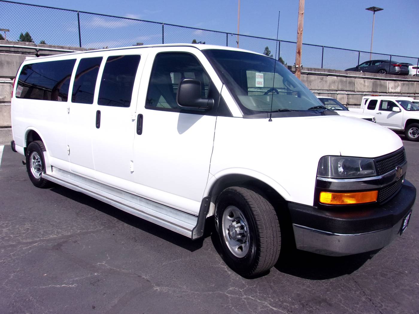 2016 Chevrolet Express Passenger LT — Passenger Van — 105,568 mi — Milwaukie, OR