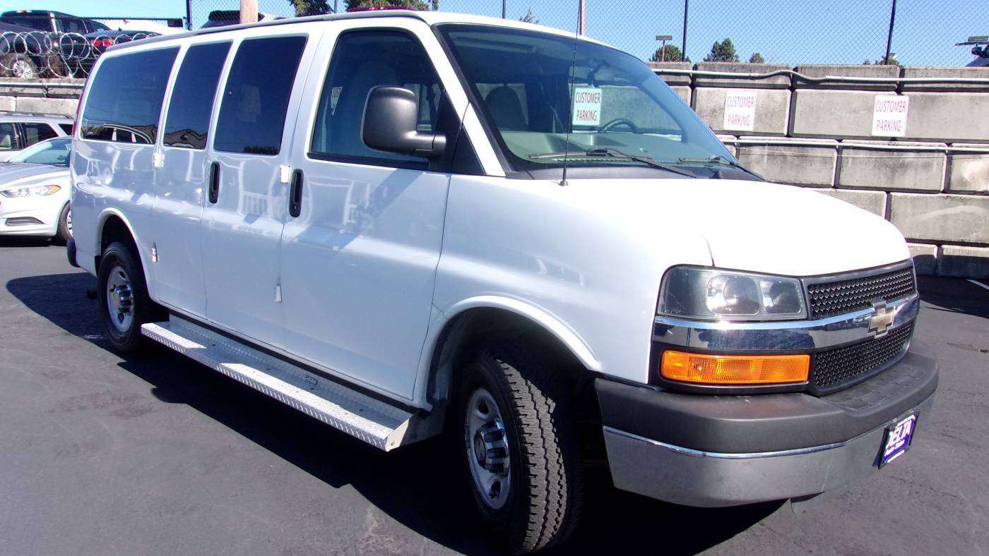 2015 Chevrolet Express Passenger LT — Passenger Van — 107,433 mi — Milwaukie, OR