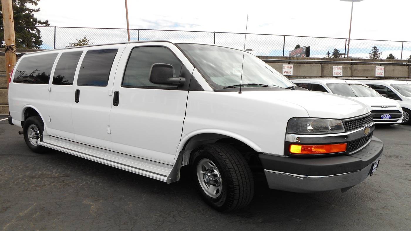2016 Chevrolet Express Passenger LT — Passenger Van — 91,312 mi — Milwaukie, OR