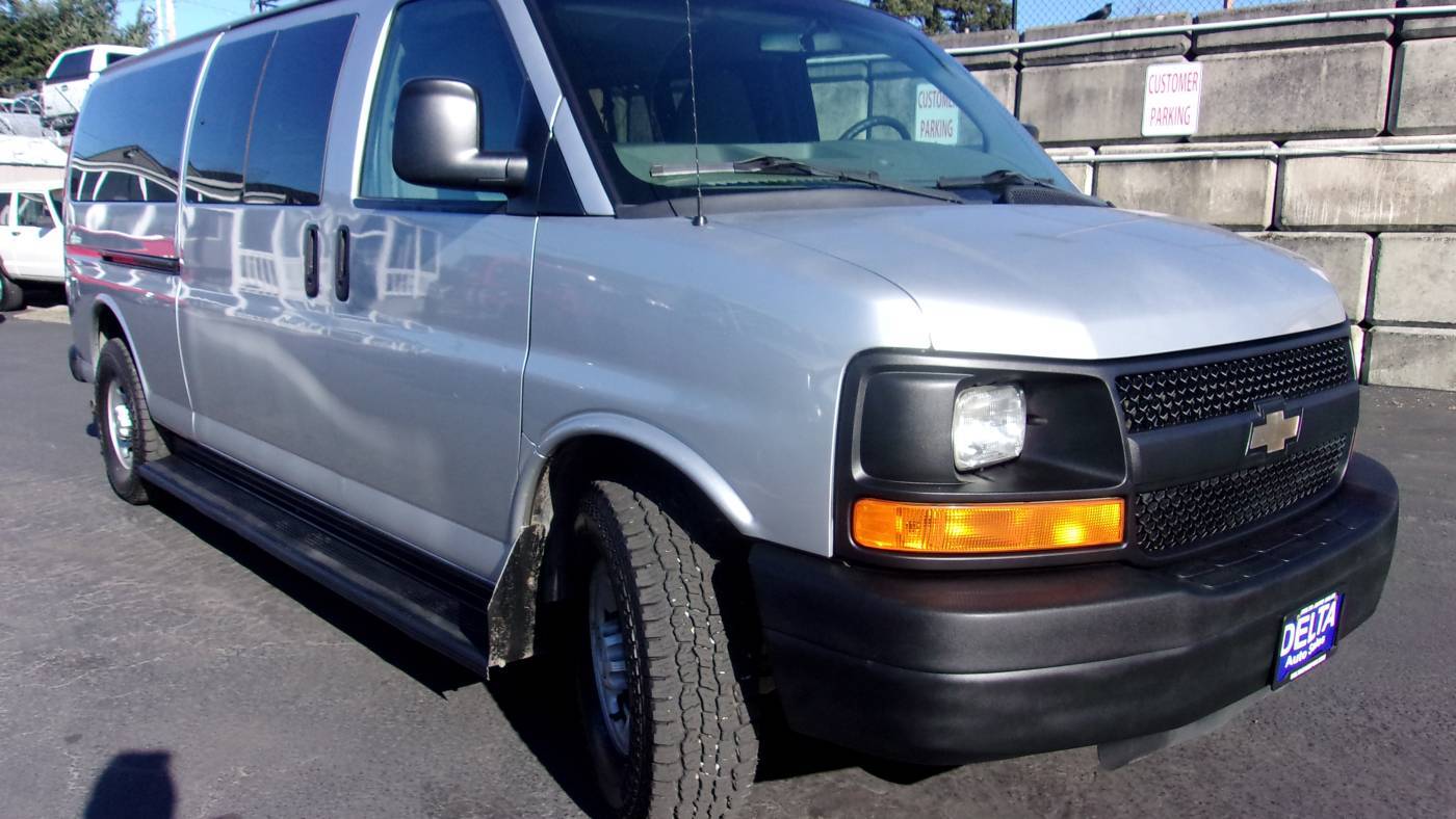 2015 Chevrolet Express Passenger LS — Passenger Van — 135,036 mi — Milwaukie, OR