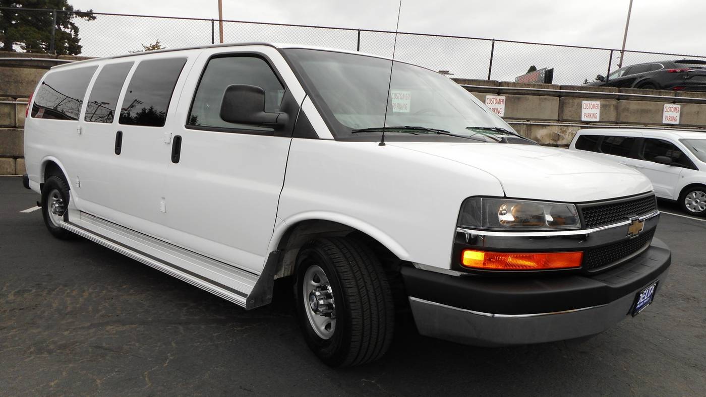 2016 Chevrolet Express Passenger LT — Passenger Van — 84,187 mi — Milwaukie, OR