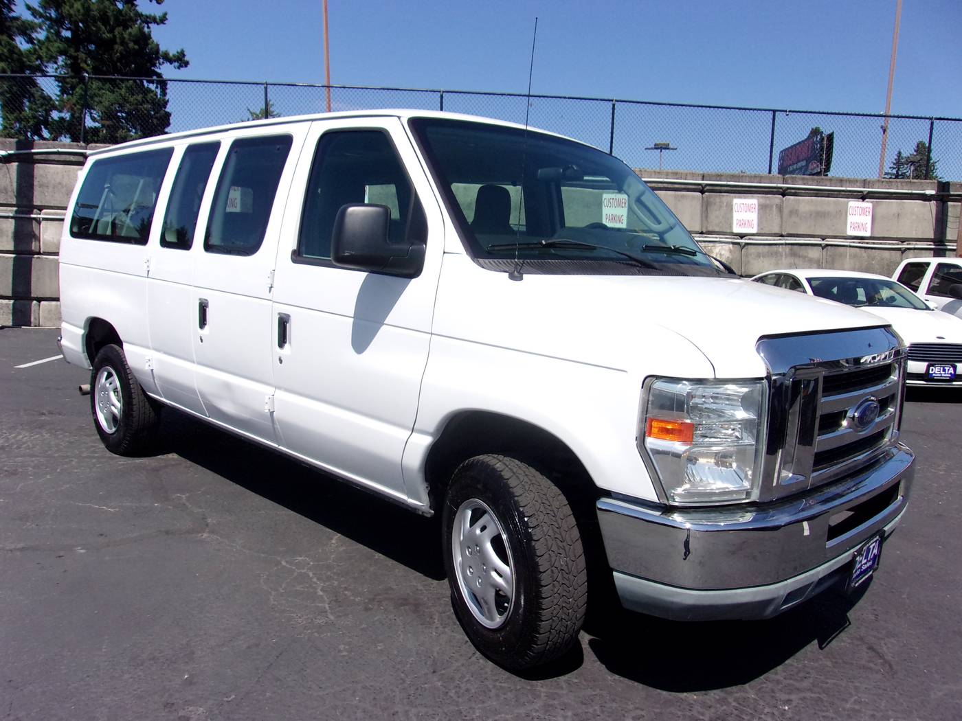 2011 Ford Econoline Wagon E-350 Super Duty XLT — Passenger Van — 124,282 mi — Milwaukie, OR