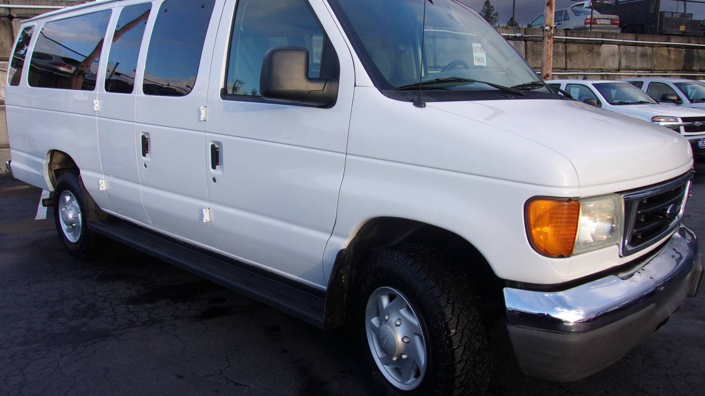 2006 Ford Econoline Wagon E-350 Super Duty XL — Passenger Van — 65,240 mi — Milwaukie, OR