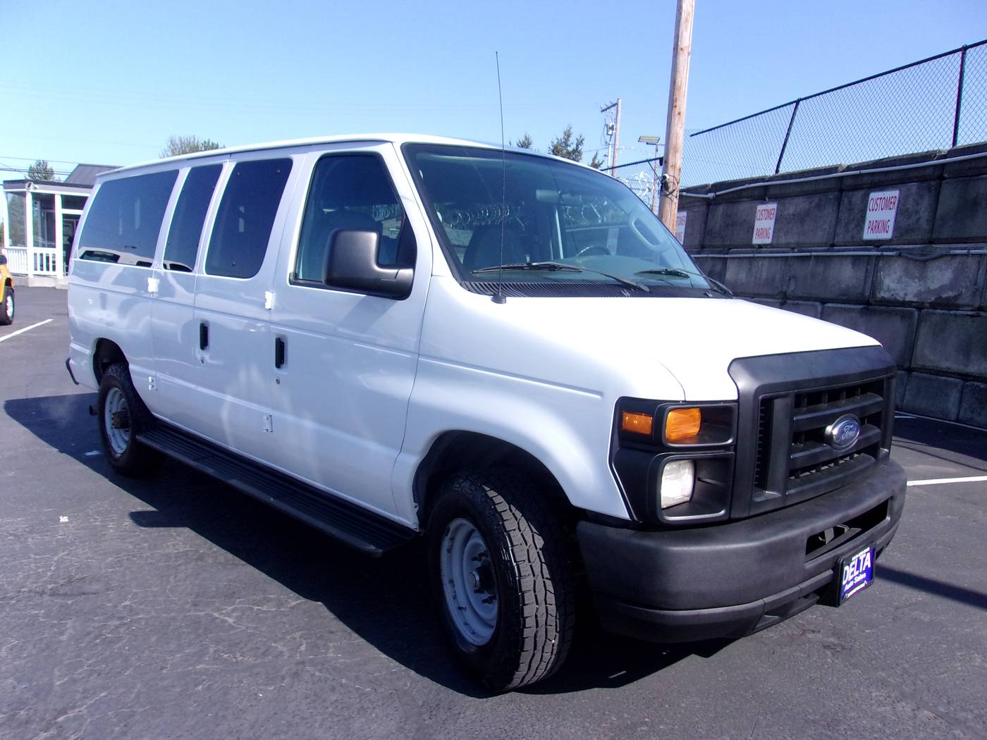 2008 Ford Econoline Wagon E-350 Super Duty XL — Passenger Van — 140,150 mi — Milwaukie, OR