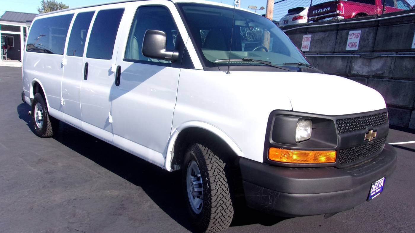 2015 Chevrolet Express Passenger LS — Passenger Van — 32,648 mi — Milwaukie, OR