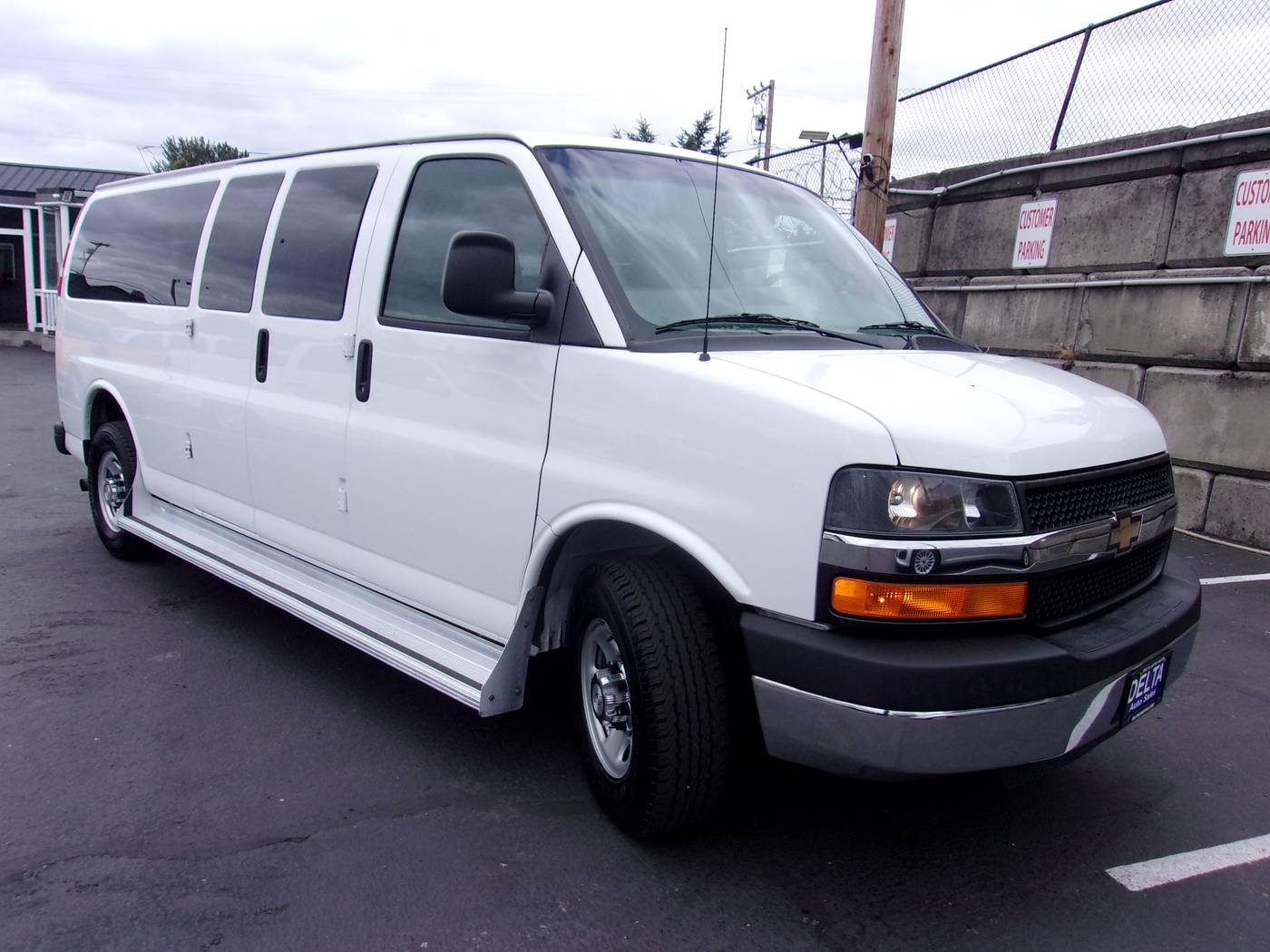2016 Chevrolet Express Passenger LT — Passenger Van — 111,630 mi — Milwaukie, OR