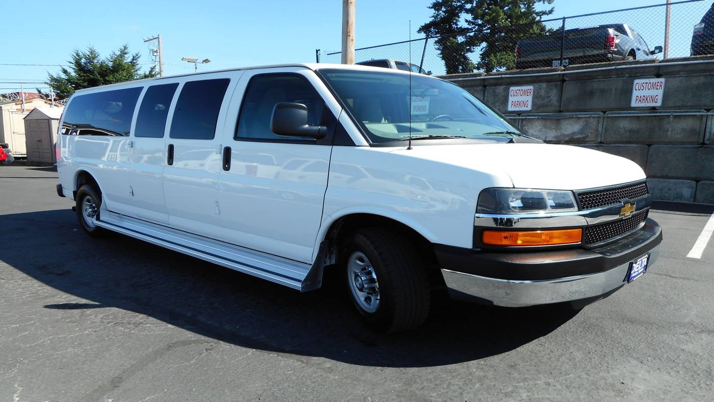 2016 Chevrolet Express Passenger LT — Passenger Van — 96,225 mi — Milwaukie, OR