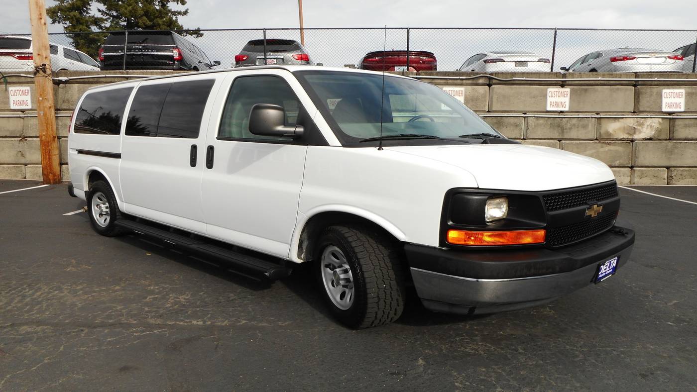 2014 Chevrolet Express Passenger LS — Passenger Van — 15,747 mi — Milwaukie, OR