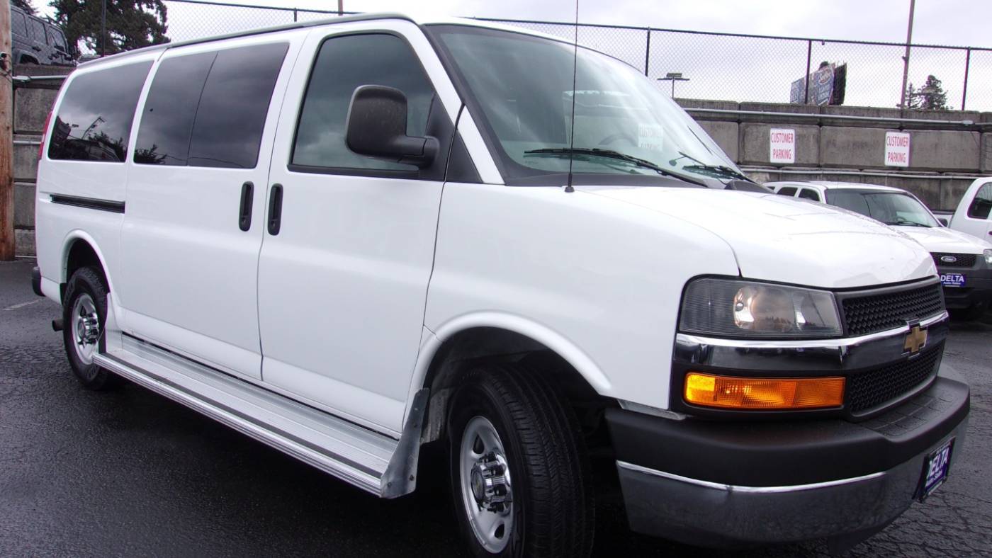2015 Chevrolet Express Passenger LT — Passenger Van — 77,784 mi — Milwaukie, OR