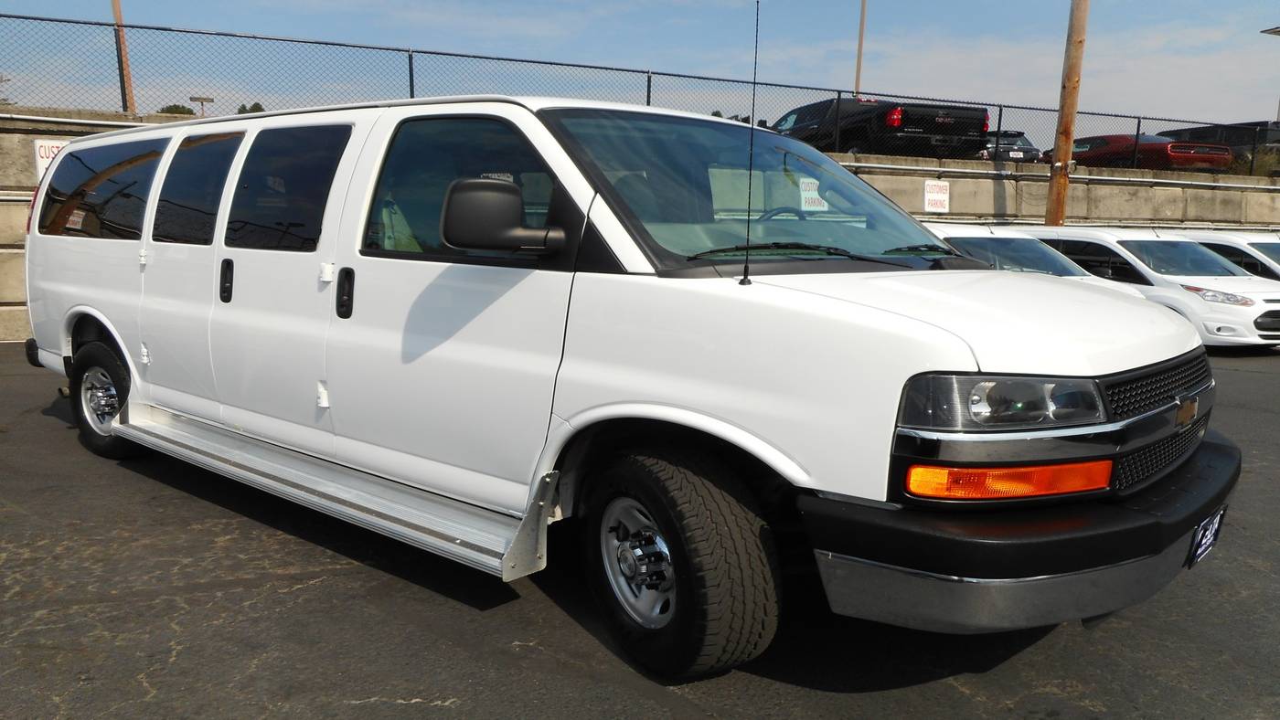 2016 Chevrolet Express Passenger LT — Passenger Van — 110,453 mi — Milwaukie, OR