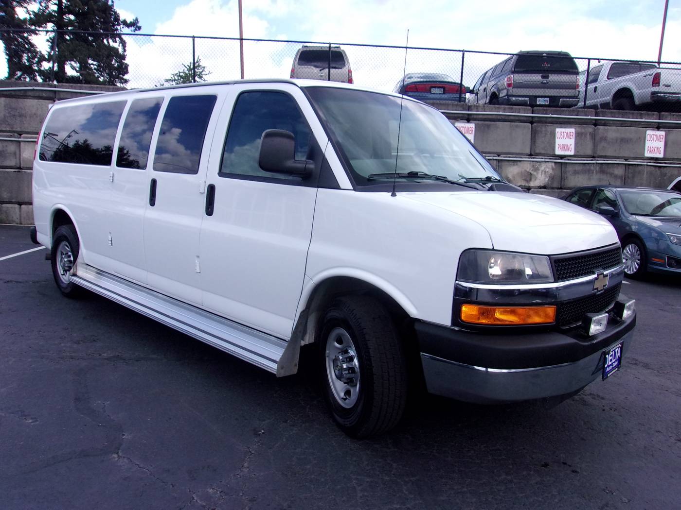 2013 Chevrolet Express Passenger LT — Passenger Van — 121,472 mi — Milwaukie, OR