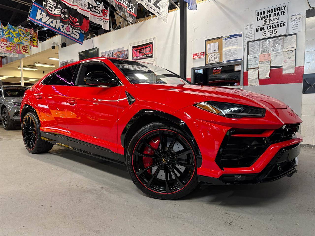2022 Lamborghini Urus Standard