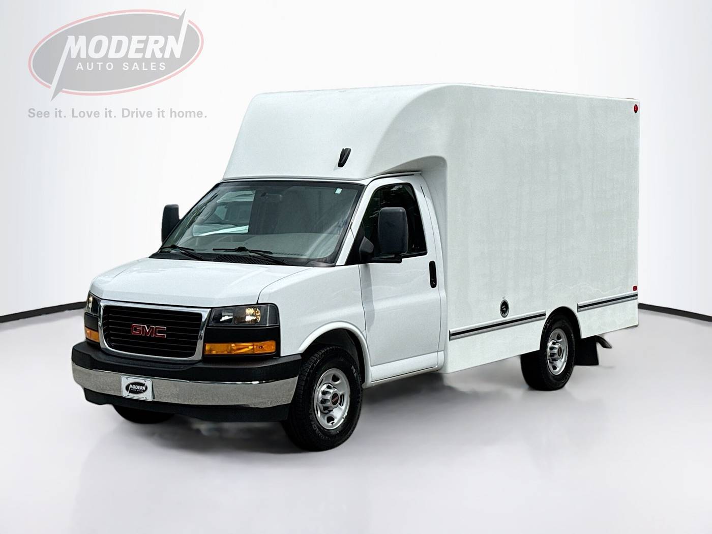 2022 GMC Savana Commercial Cutaway 3500 — Chassis Cab Truck — 128,004 mi — Tyngsboro, MA