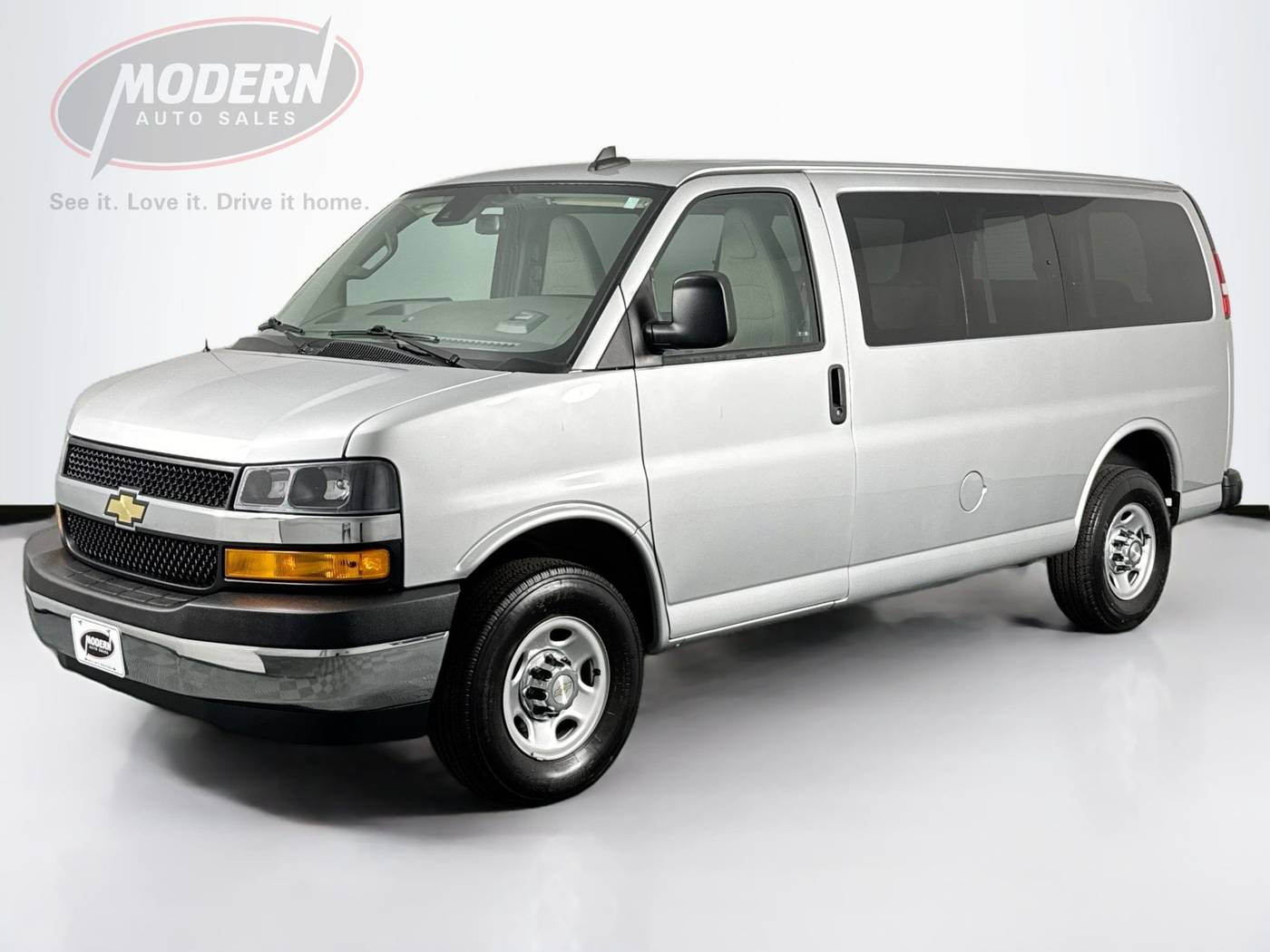 2021 Chevrolet Express Passenger LT — Passenger Van — 16,774 mi — Tyngsboro, MA