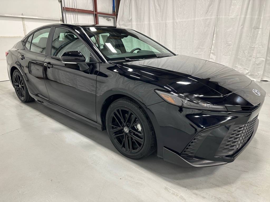 2025 Toyota Camry Hybrid SE — Sedan — 19,210 mi — Middletown, PA